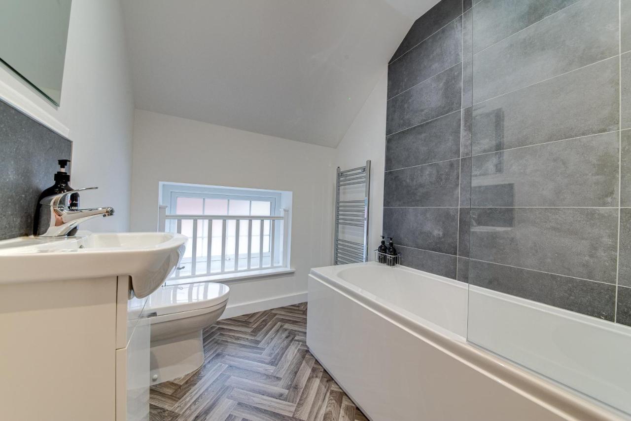 Stylish & Contemporary 2-Bed Townhouse - Parking - Wi-Fi - Netflix Lejlighed Worksop Eksteriør billede