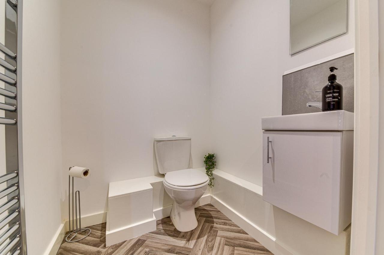 Stylish & Contemporary 2-Bed Townhouse - Parking - Wi-Fi - Netflix Lejlighed Worksop Eksteriør billede