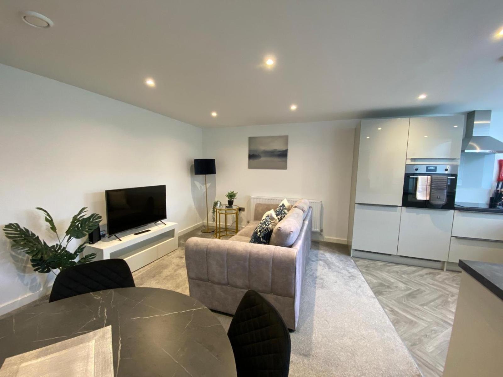 Stylish & Contemporary 2-Bed Townhouse - Parking - Wi-Fi - Netflix Lejlighed Worksop Eksteriør billede