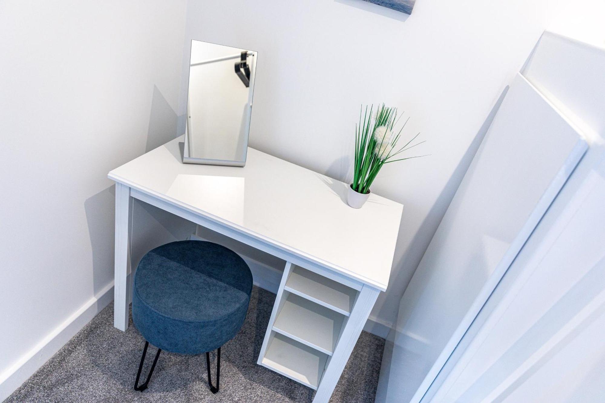 Stylish & Contemporary 2-Bed Townhouse - Parking - Wi-Fi - Netflix Lejlighed Worksop Eksteriør billede